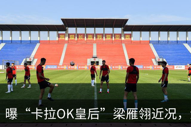 曝“卡拉OK皇后”梁雁翎近况，满头白发身材发福，独逛景区显落寞